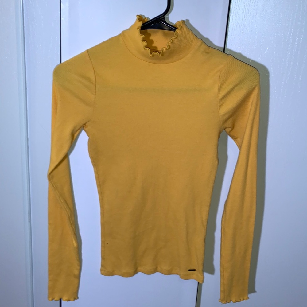 Ruffled Long Sleeve Turtle Neck